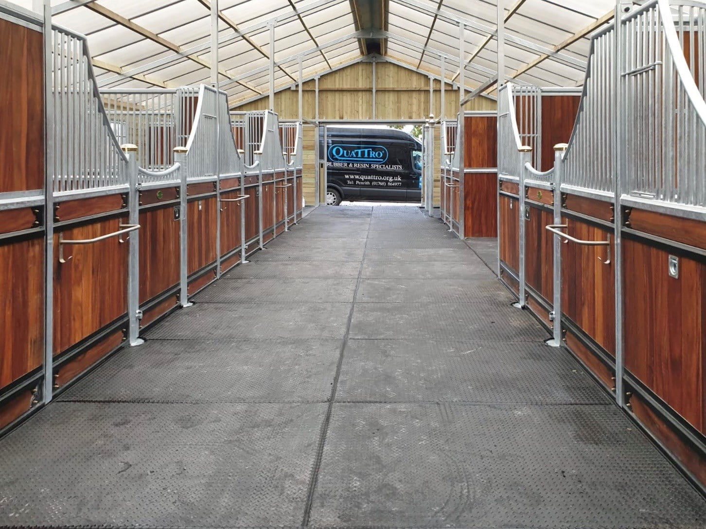 Bonded and Sealed Rubber Stable Mats Quattro Products