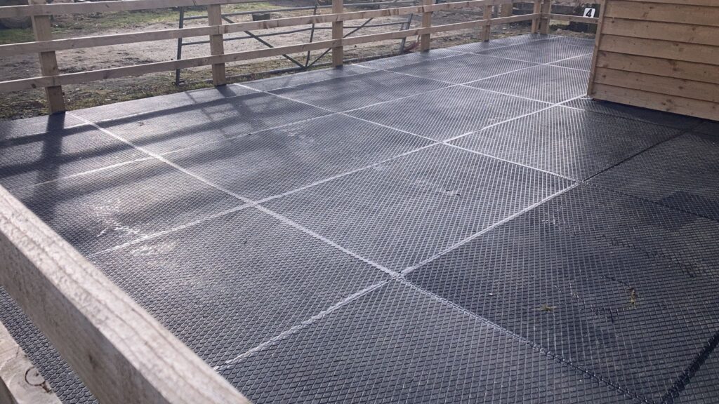 22mm Rubber Stable Mats Quattro Products