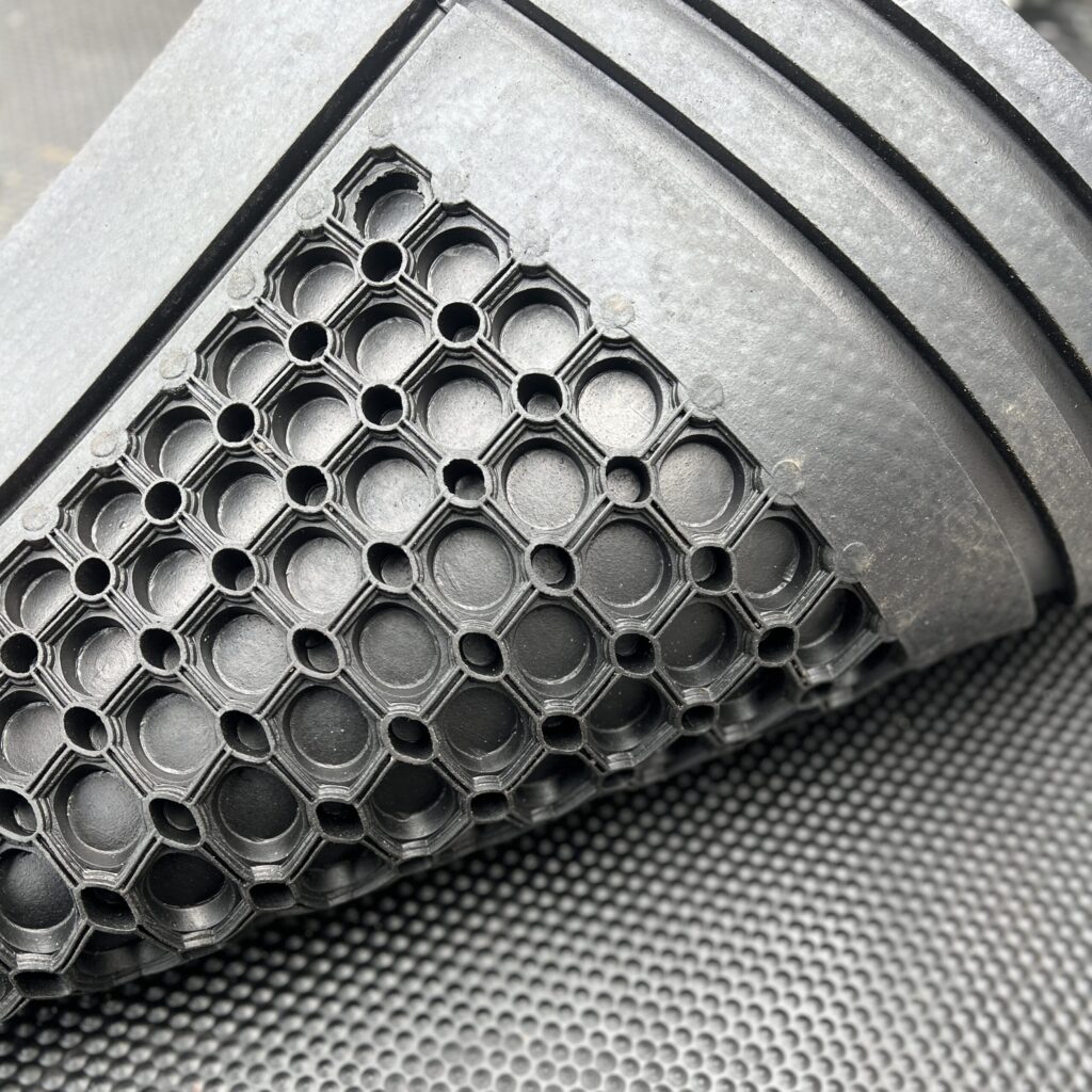 Rubber stable mat